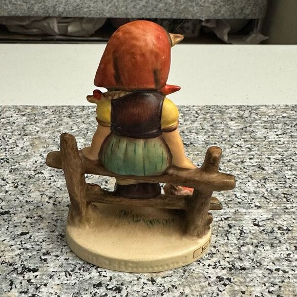 Hummel Goebel Girl “Just Resting” Porcelain Figurine Circa 1960 Vintage TMK 4 - Picture 3 of 11